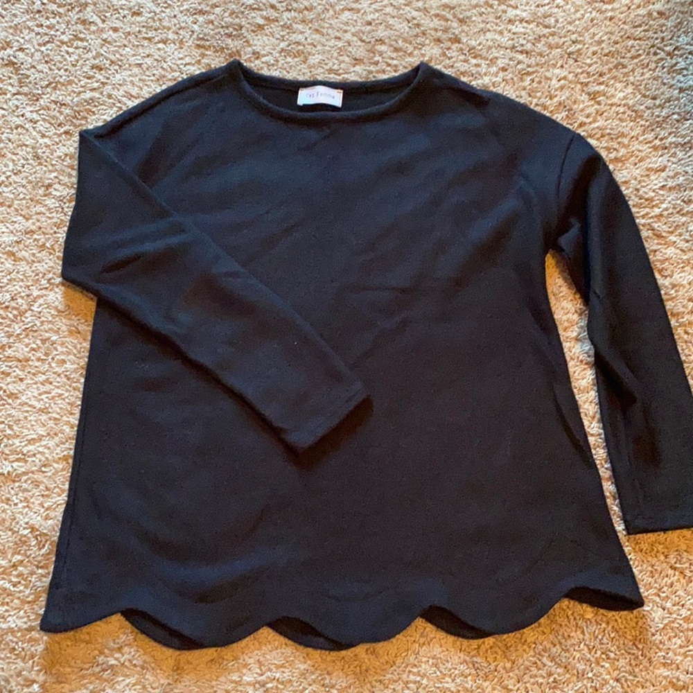 Black lightweight fleece top scalloped bottom hem